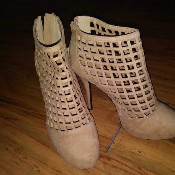 Wild Diva Shoes - Nude cage shoes👠